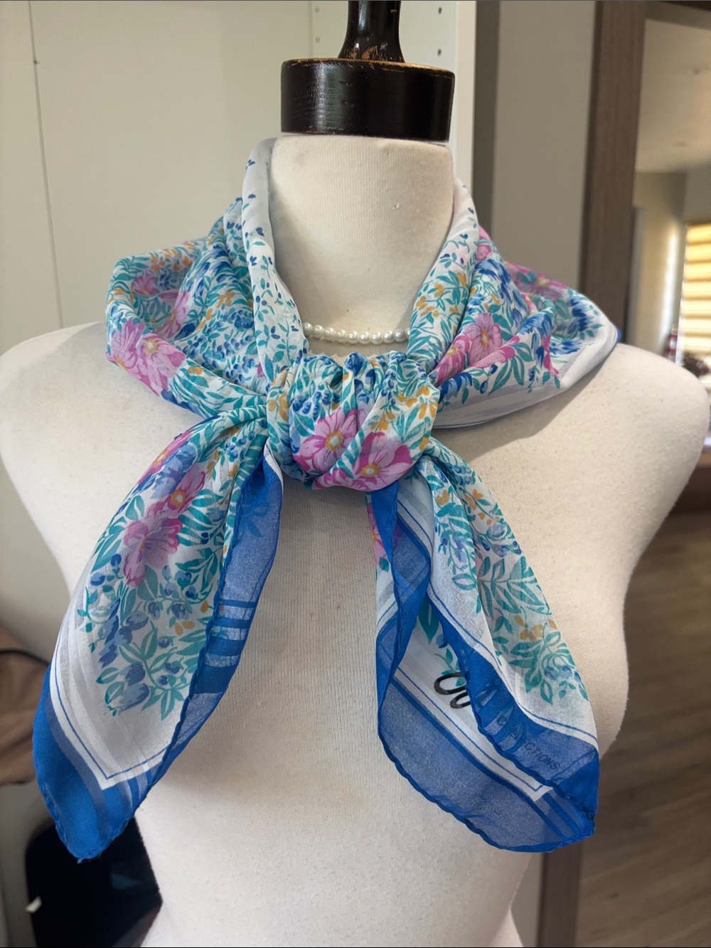 GG Collection Floral Border Bed Scarf in White, Pink, Blue